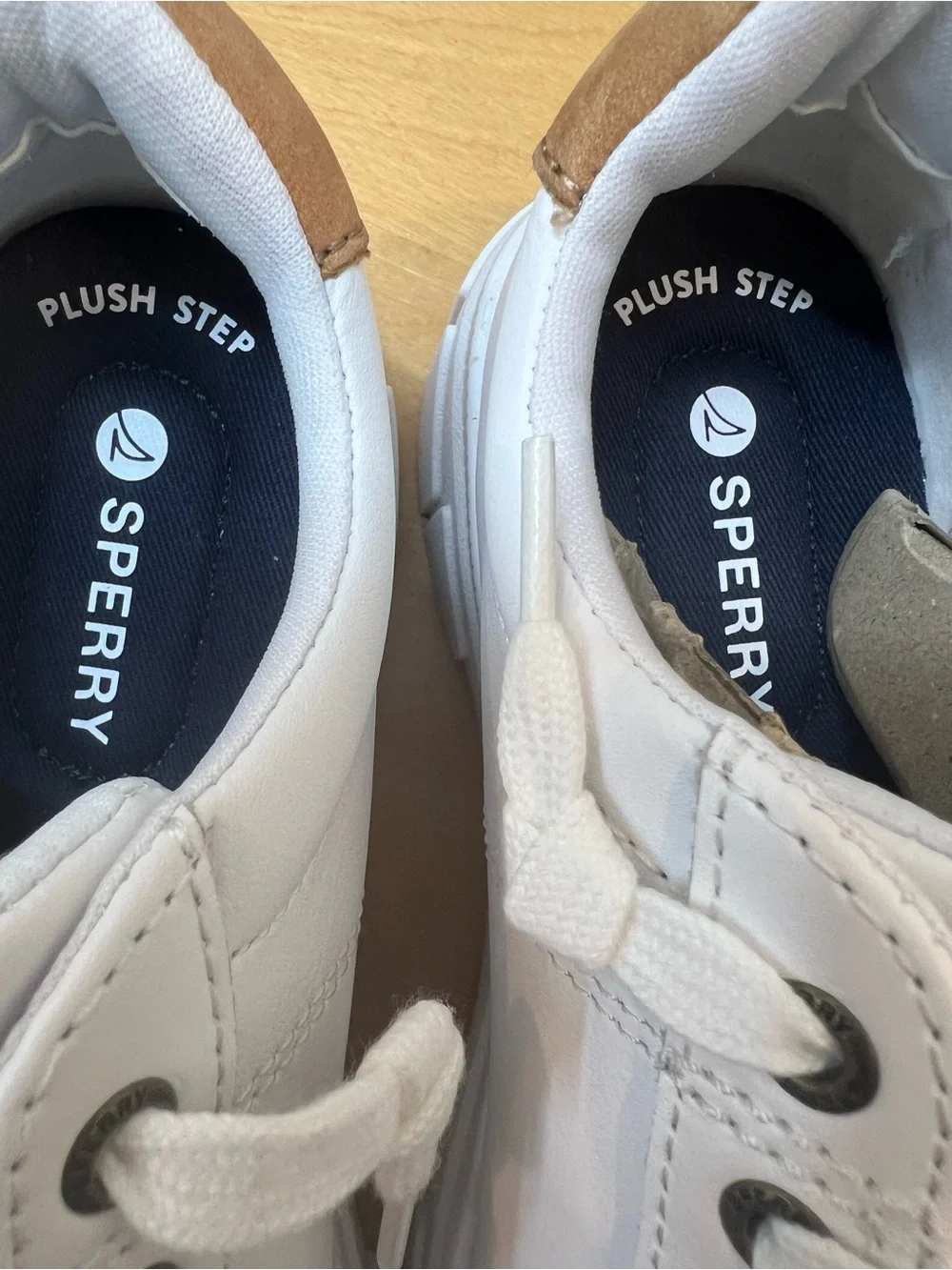 Sperry low top